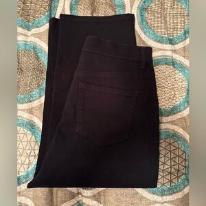 Gloria Vanderbilt Black Capris